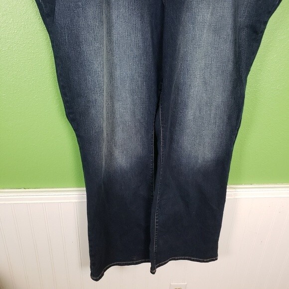 Torrid Denim First At Fit Women's Plus Size High Rise Denim Jeans Size 26R - Picture 3 of 8